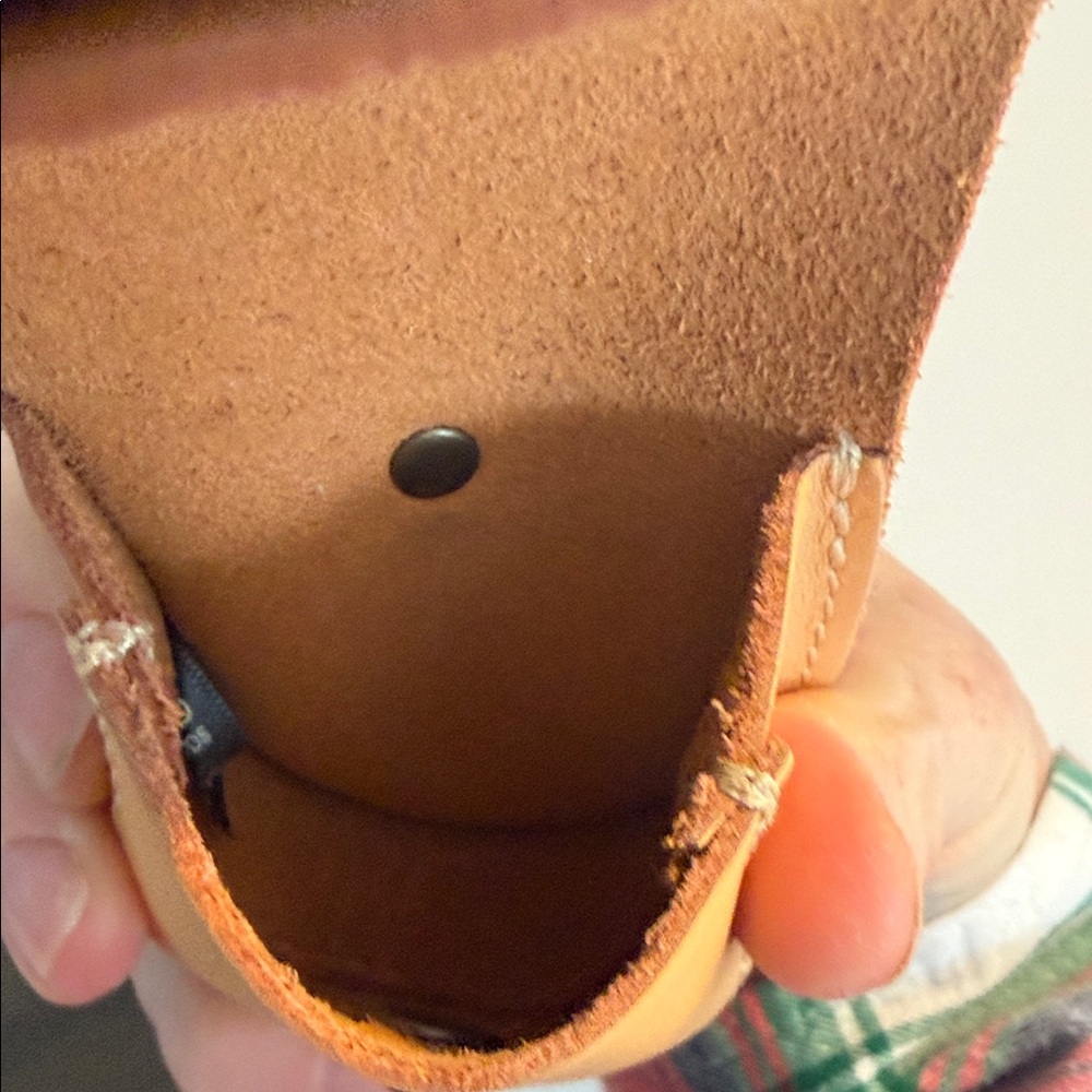 Portland Leather Flower AirPod Keychain Pouch - Picture 6 of 6